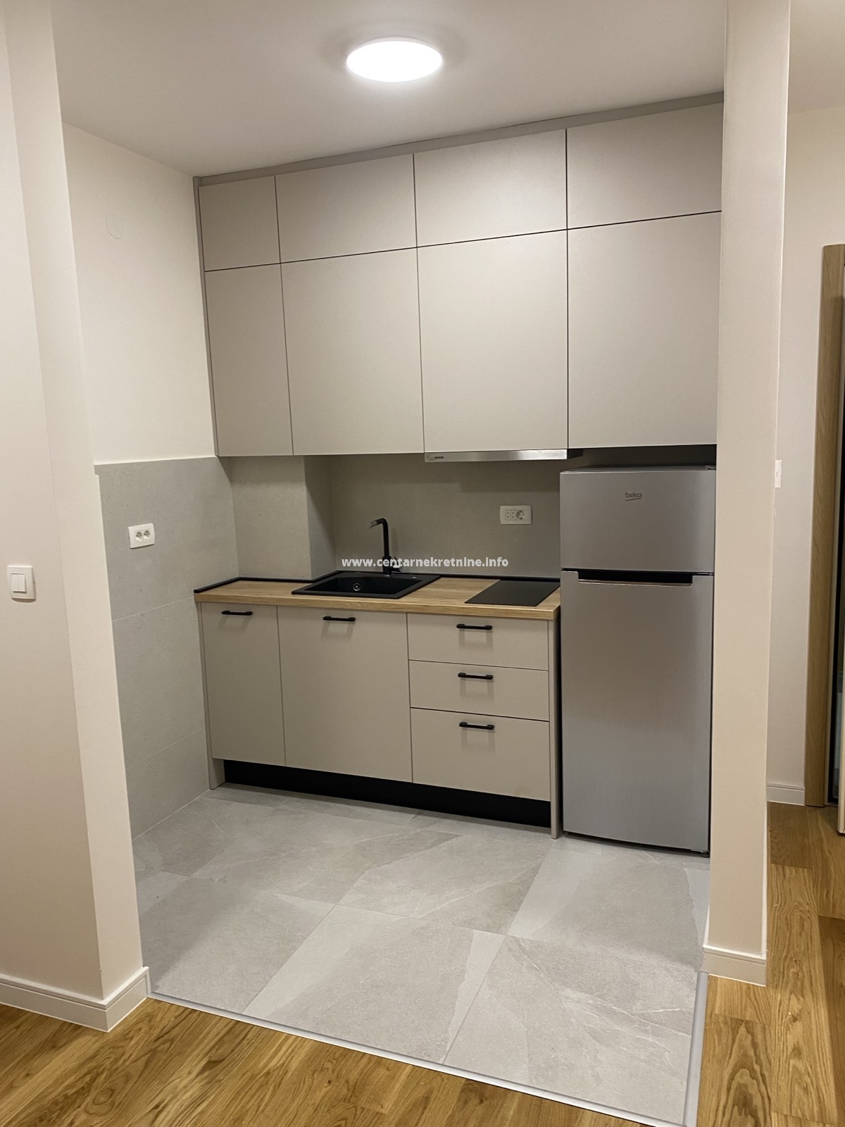 Izdavanje, jednosoban stan 40m2, Central Point, Podgorica